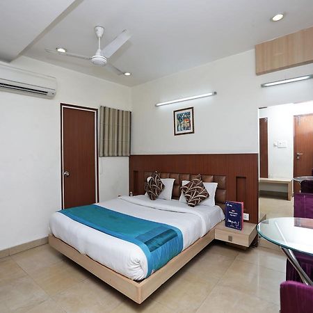 Oyo 1524 Hotel Vaani Continental Kanpur Exterior foto