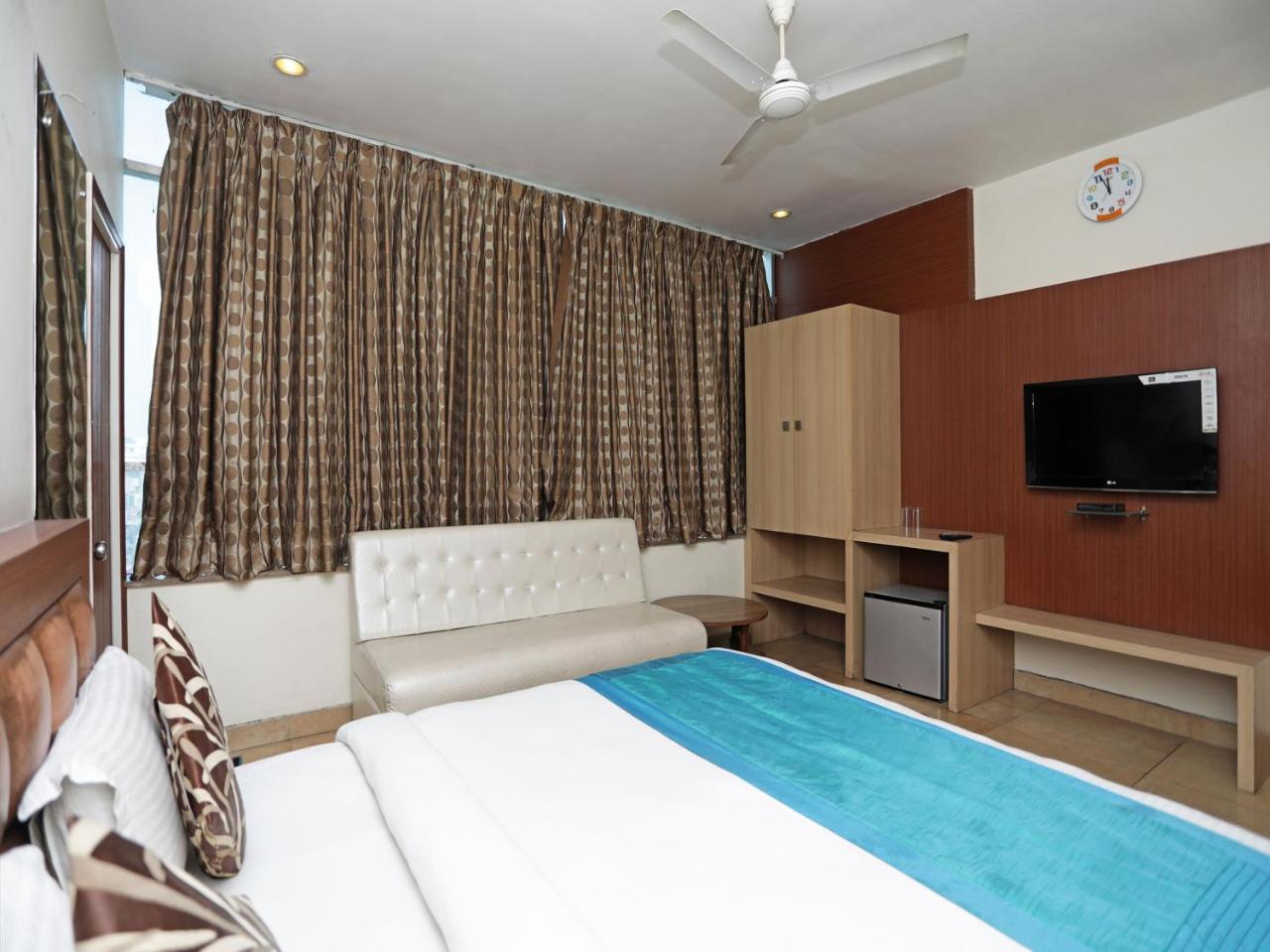 Oyo 1524 Hotel Vaani Continental Kanpur Exterior foto