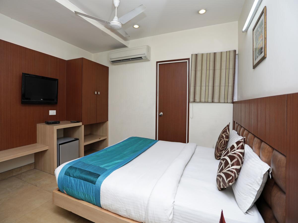 Oyo 1524 Hotel Vaani Continental Kanpur Exterior foto