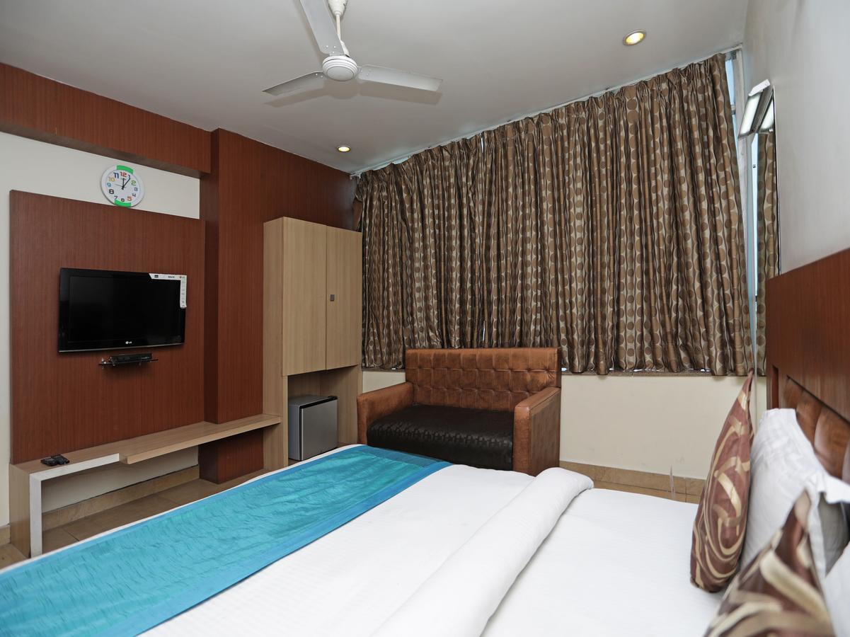 Oyo 1524 Hotel Vaani Continental Kanpur Exterior foto