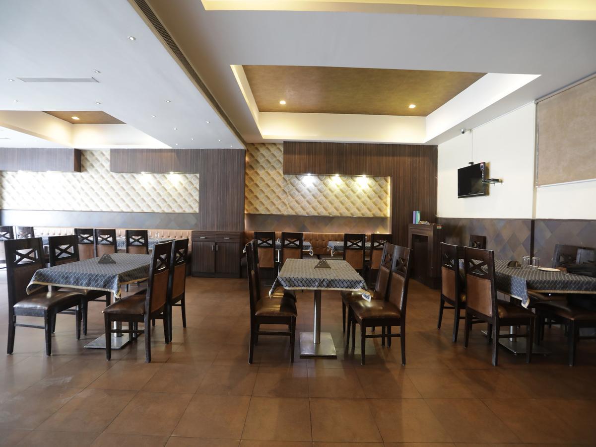 Oyo 1524 Hotel Vaani Continental Kanpur Exterior foto